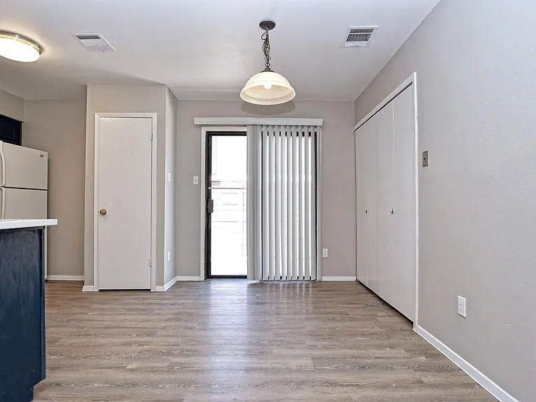 2408 Berkett Dr #B — Photo 8