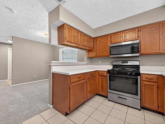 5th image of 9611 Thistle Trail Dr