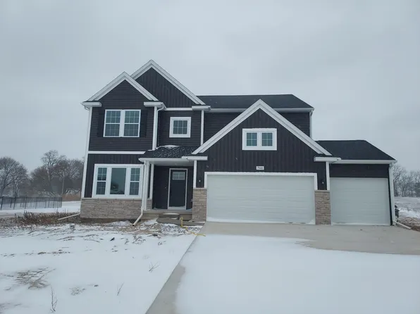 7946 Snow View Dr SE, Alto, MI 49302