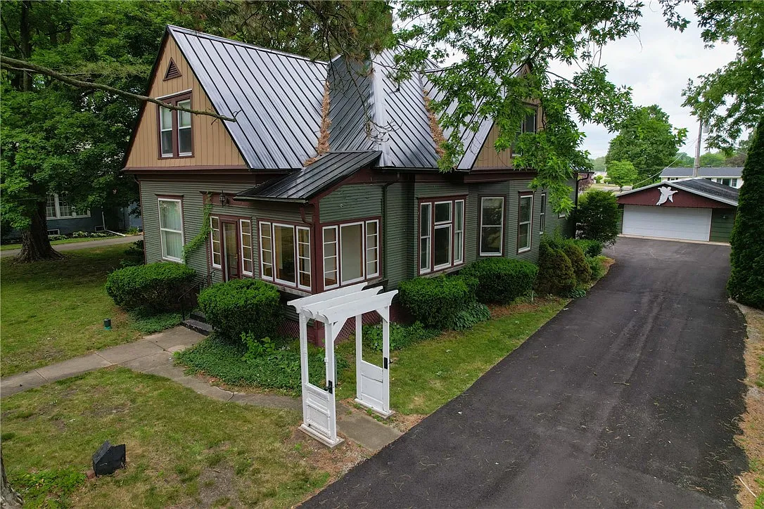 403 W Vermilion St photo 1