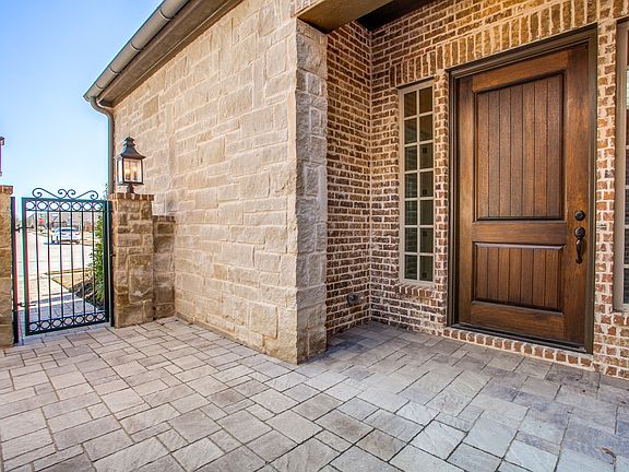 3rd image of 2944 Veranda Ln