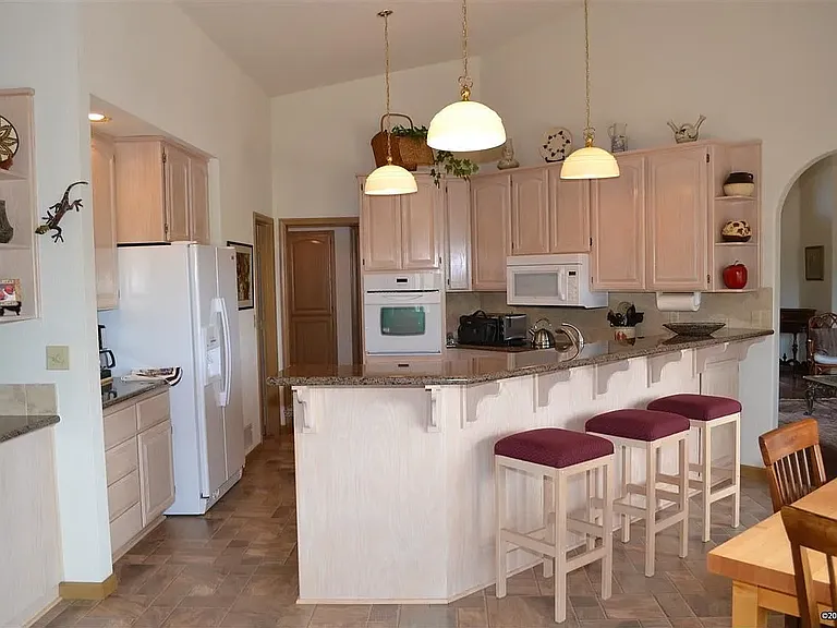 1635 Mackland Ave — Photo 3