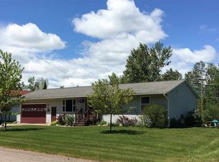 1060 Suncliff Dr, Ishpeming, MI 49849