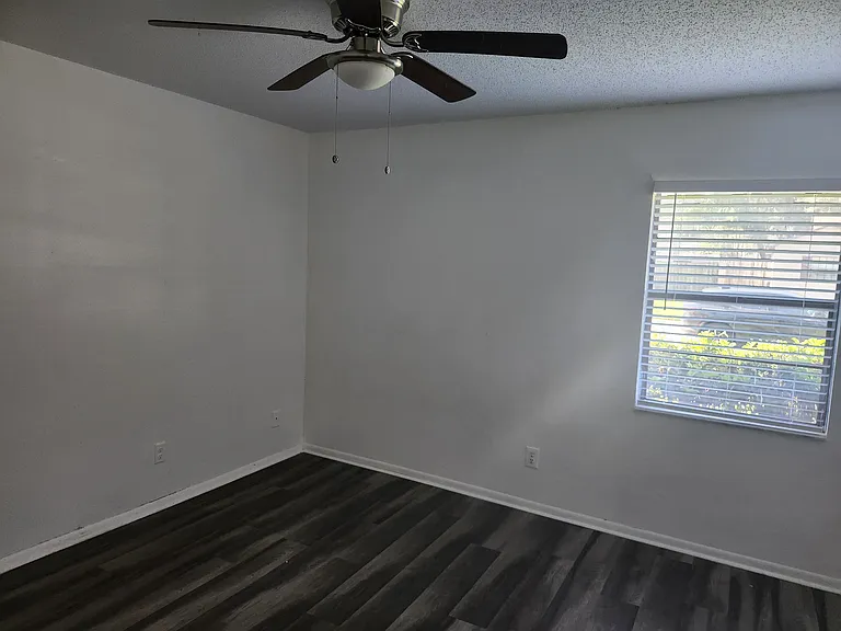 8040 Deerwood Cir — Photo 16