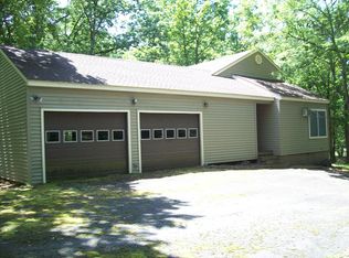 2112 Yorkshire Ct, Bushkill, PA 18324