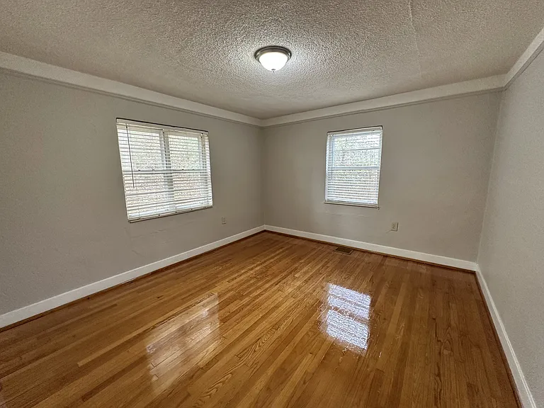 637 Blanton Ln — Photo 8