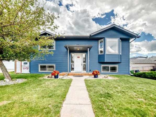 4 W Strathford Pl, Strathmore, AB T1P 1S4