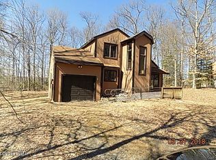 102 Raccoon Cir, Greentown, PA 18426