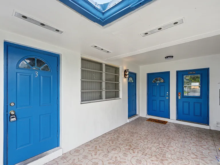 7211 Venetian St #3 — Photo 1