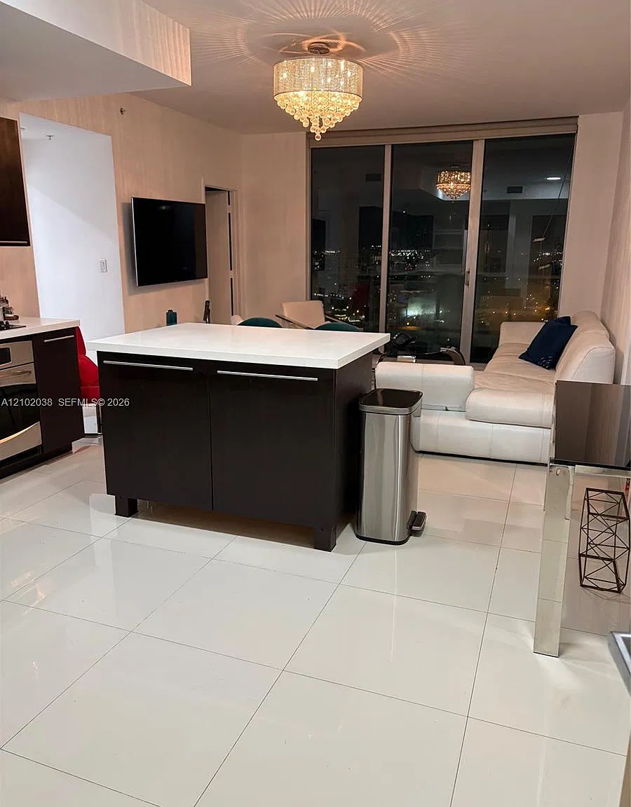 Ivy Condo Condominium — Photo 4