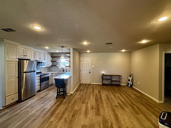 2nd image of 1405 Alcove Ave #1