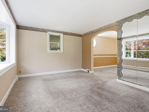 4th image of 293 Friendship Rd