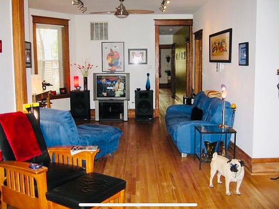 3rd image of 1016 N Hoyne Ave APT 3