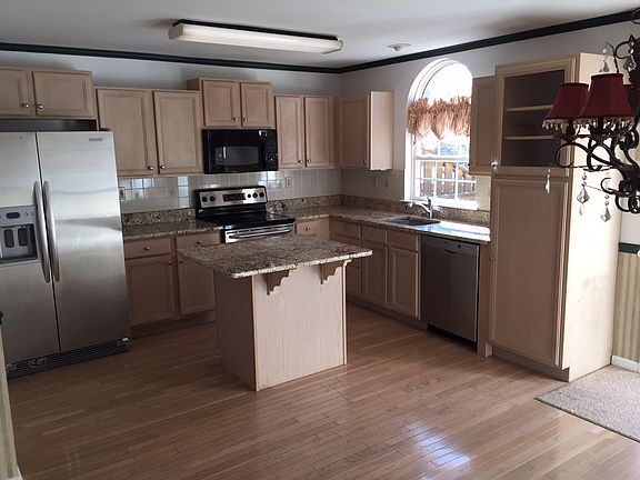 Kitchen with Granite and Stainless