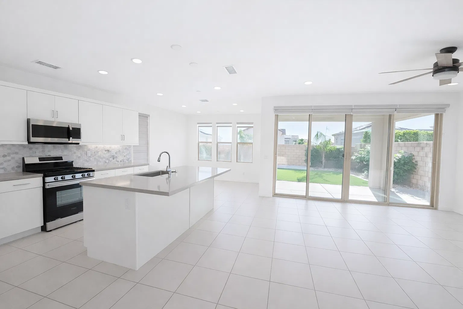 4 bed, 2.5 bath, 2304 sqft, $3,495 — Photo 2