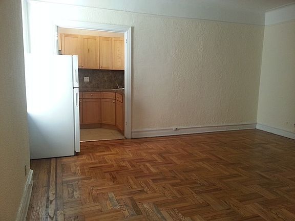 4th image of 8760 113th St APT 3G