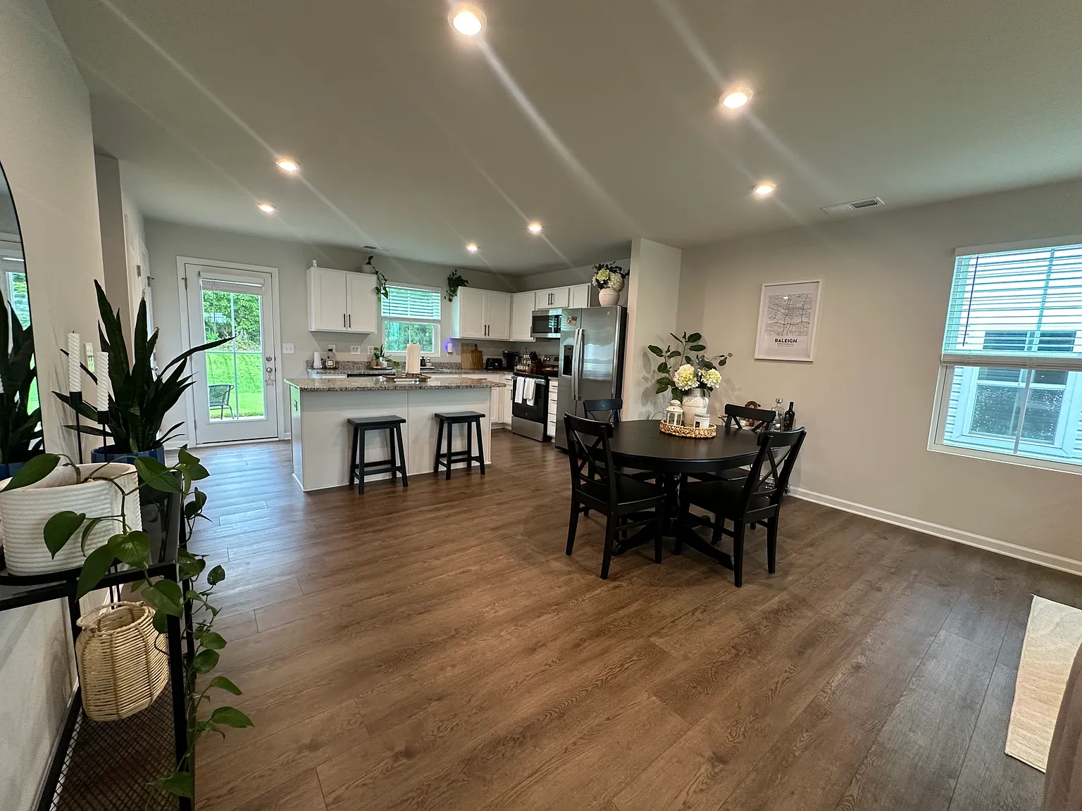 4 bed, 2.5 bath, 1680 sqft, $2,400 — Photo 4