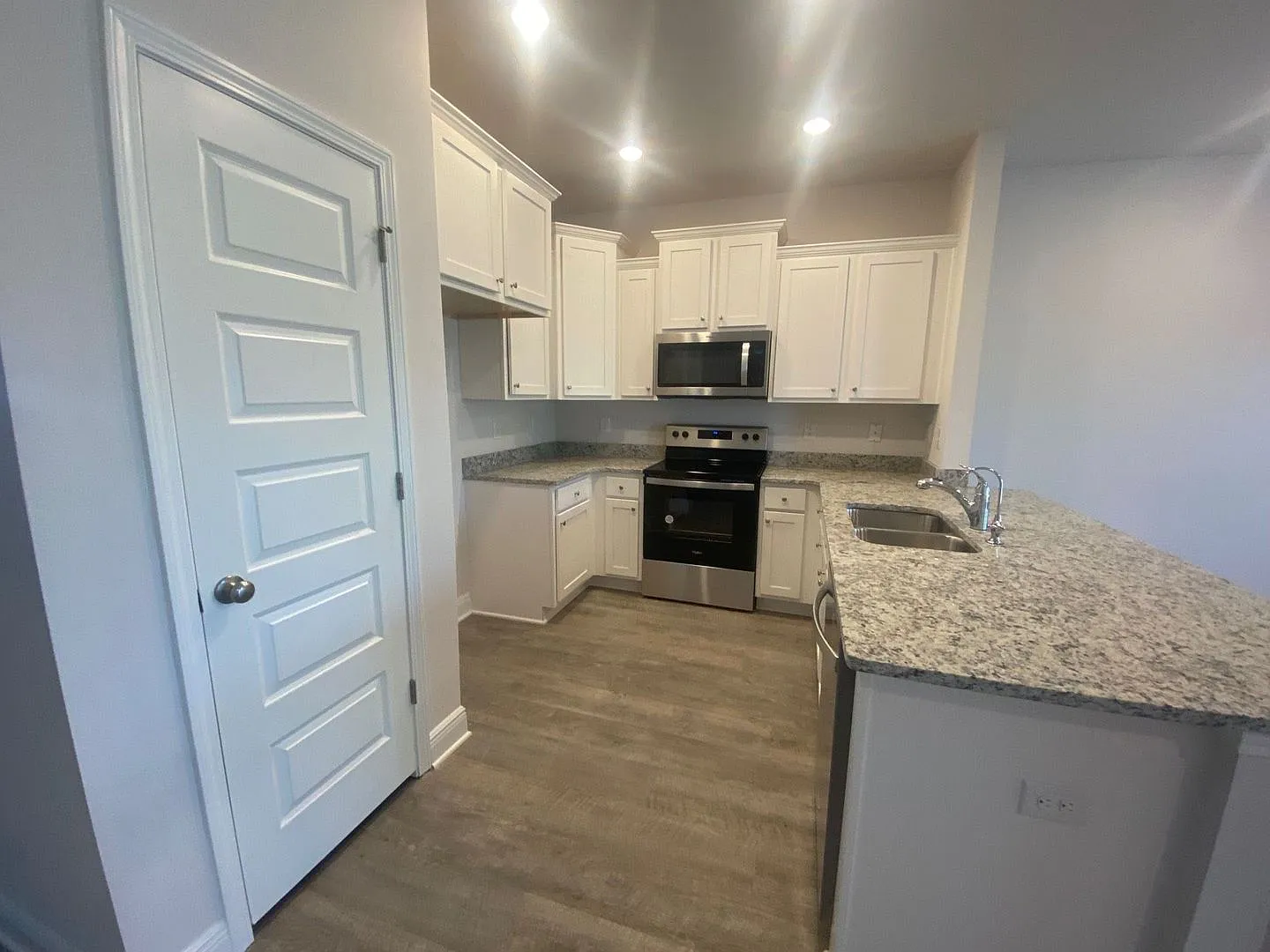 Modern, Spacious & Efficient Townhome in Lynn Haven! *1/2 OFF Security Deposit for Active-Duty Mi... — Photo 3