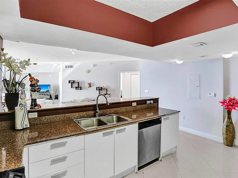 16699 Collins Ave #1410 — Photo 4