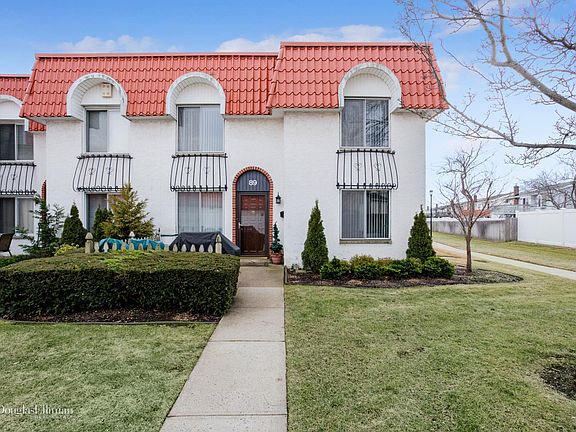 5th image of 89 Alhambra Dr