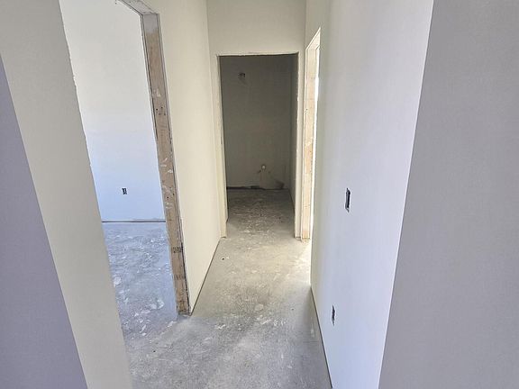 3rd image of 921 Olympic Ct