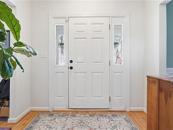 3rd image of 1911 Greenway Rd
