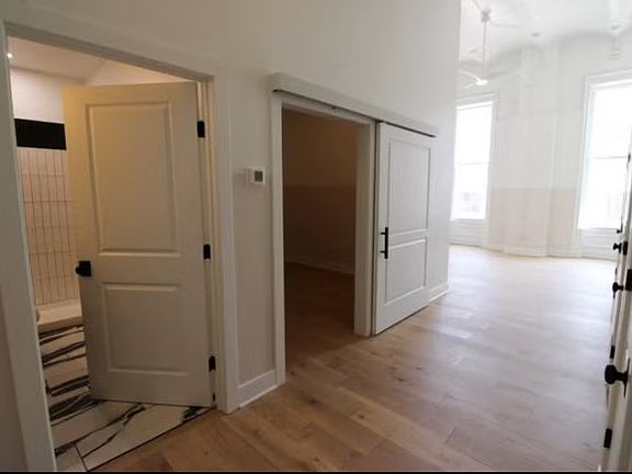 4th image of 30 W Broad St Suite 405