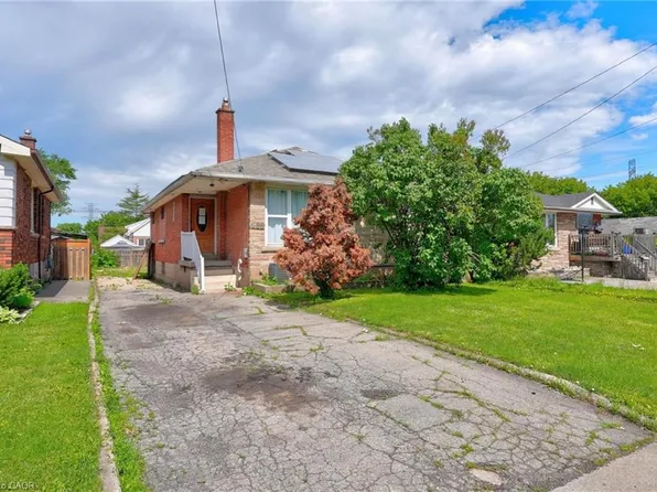 689 Burgess Ave, Hamilton, ON L8H 6J2
