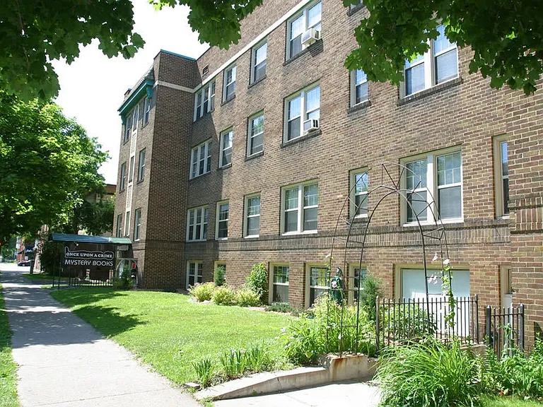 2552 Garfield Ave S — Photo 11