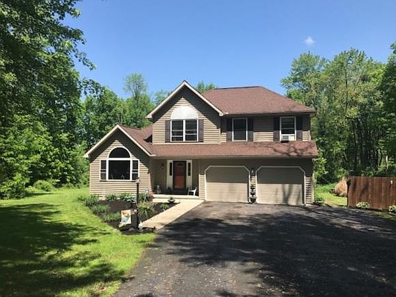 3rd image of 772 Hilton Rd