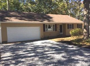 18 Garden Pl, Shirley, NY 11967