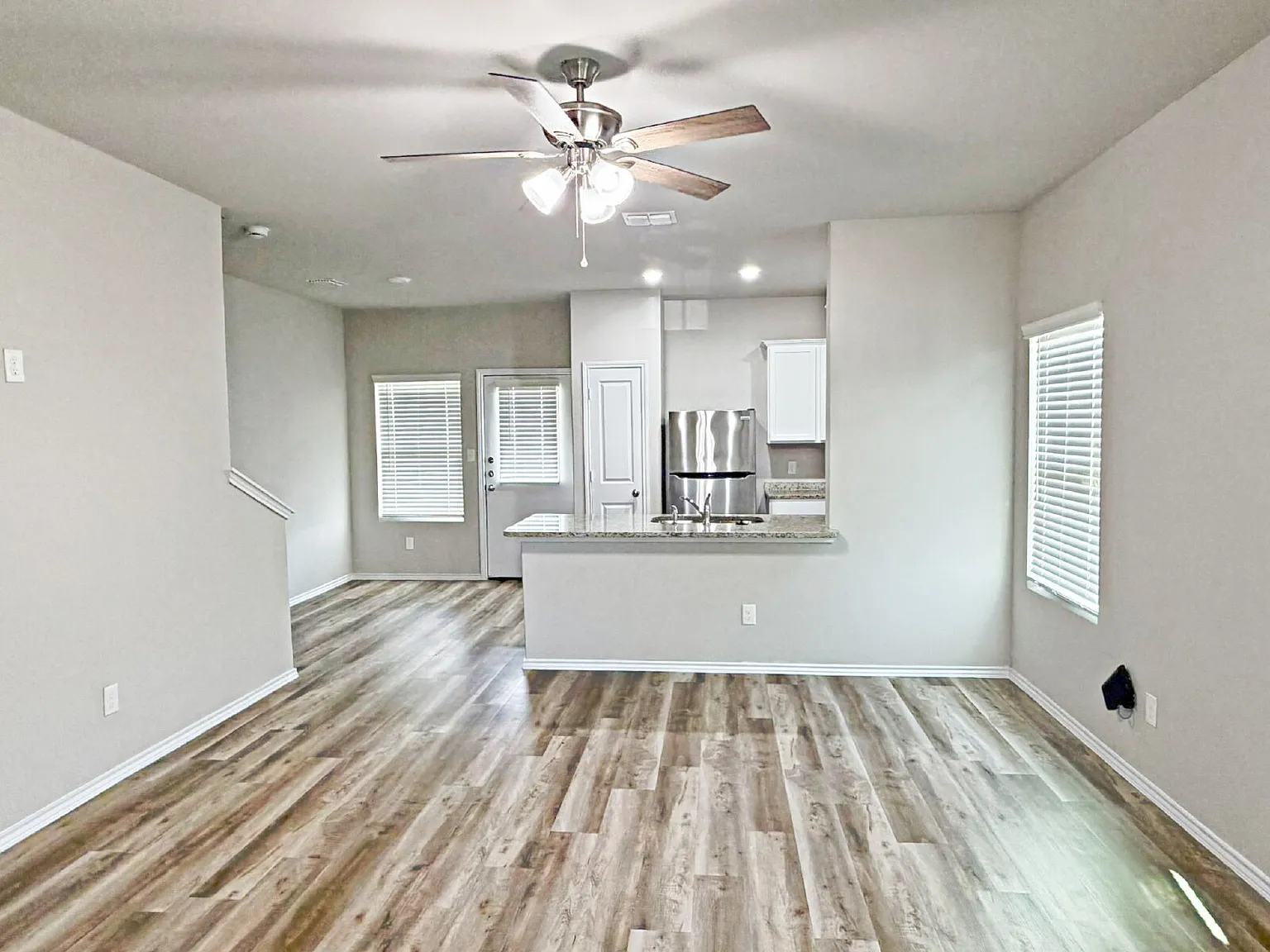 3 bed, 2.5 bath, 1251 sqft, $1,450 — Photo 4