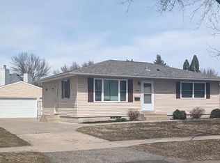 959 16 1/4 St SE, Rochester, MN 55904