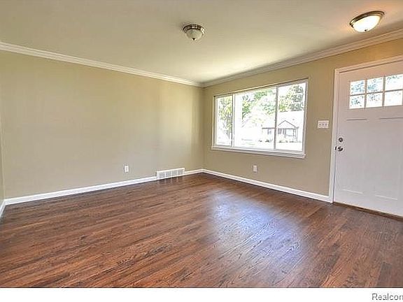 3rd image of 4626 Mandalay Ave