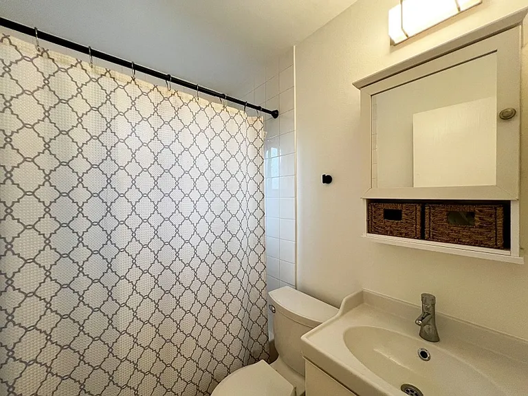 Vallejo Street, 1107 ** — Photo 13