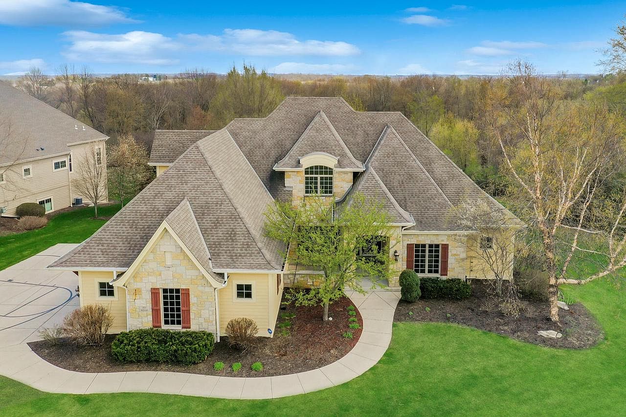 N37W23385 Broken Hill CIRCLE SOUTH South, Pewaukee, WI 53072 Zillow