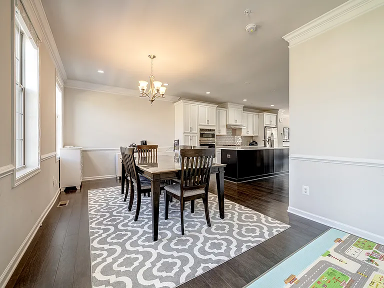 22489 Naugatuck Sq — Photo 14