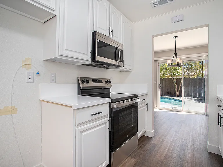 7196 Tamarack Dr — Photo 9