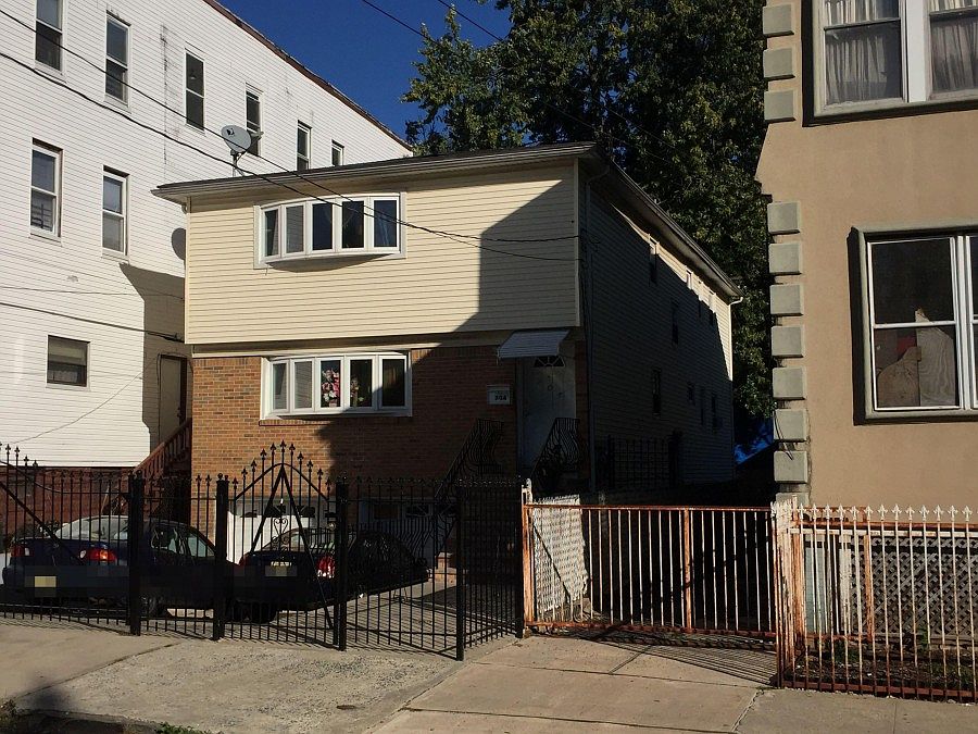 2nd image of 204 22nd St