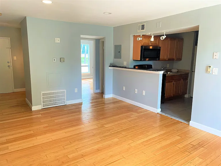 8405 Greenbelt Rd #101 — Photo 10