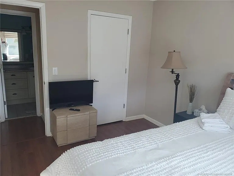1411 NE 14th Ct #13 — Photo 10