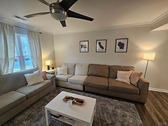 3rd image of 49 Squire Cir