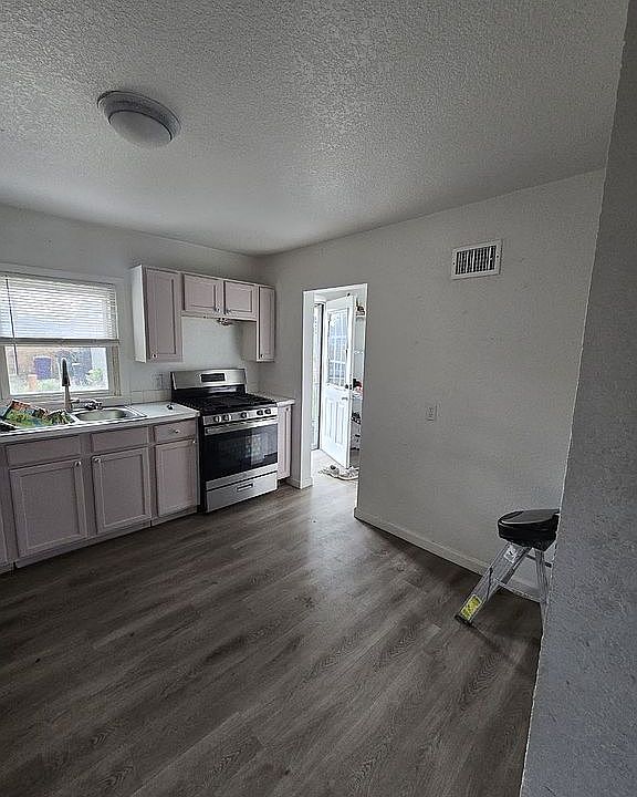 1st image of 807 S Vrain St