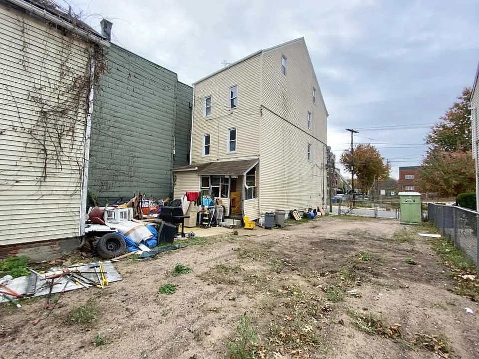 Building Photo 4