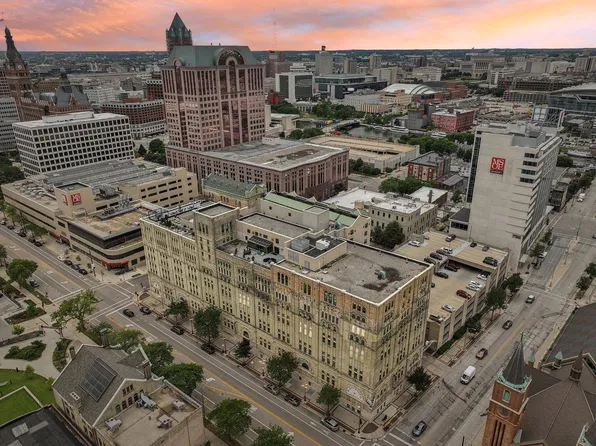 270 East Highland AVENUE #1242, Milwaukee, WI 53202