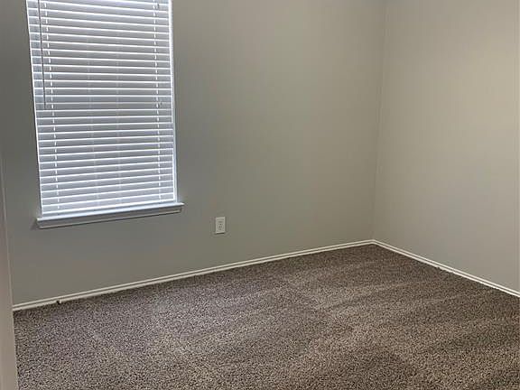5th image of 863 Windy Meadow Dr