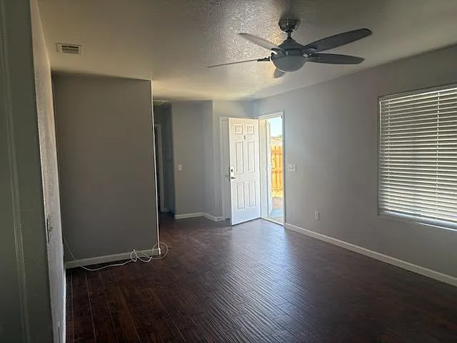 2 bed, 913 sqft, $1,595 — Photo 3