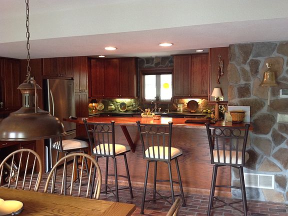 4th image of 34 Rustic Woods Cir