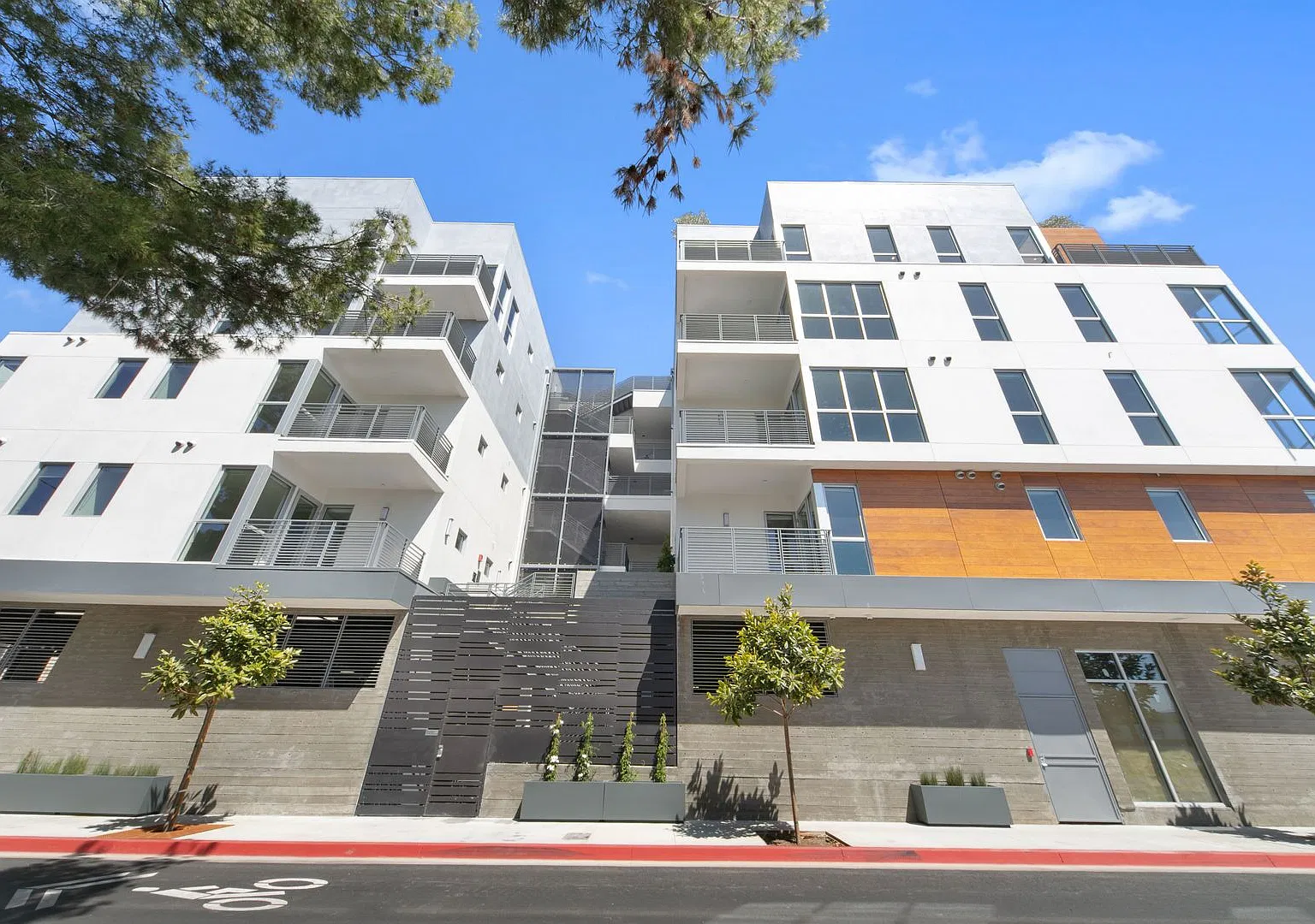 Empire at Fairfax — Photo 1