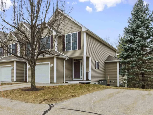 82 Pear Tree Ln, Newmarket, NH 03857